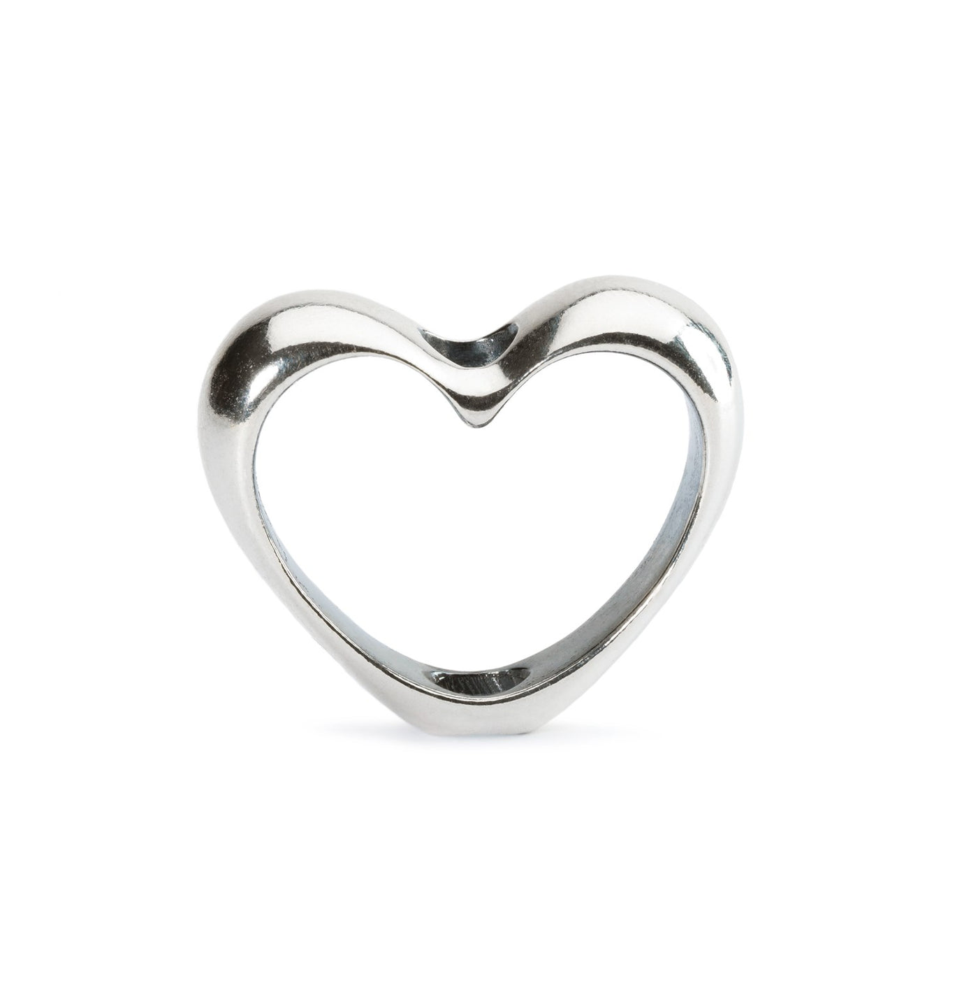 I dit Hjerte vedhæng - Et smukt smykke med hjerte-design, lavet i sølv. Perfekt til at tilføje et strejf af elegance til enhvert outfit.
