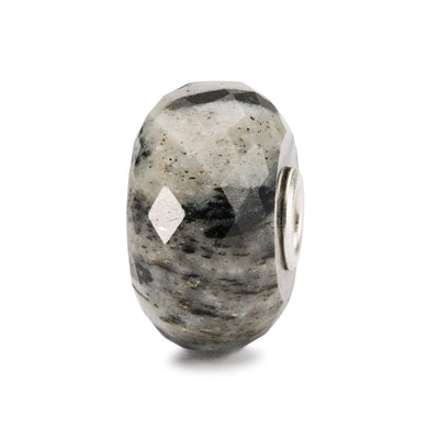 Hornblende Bead