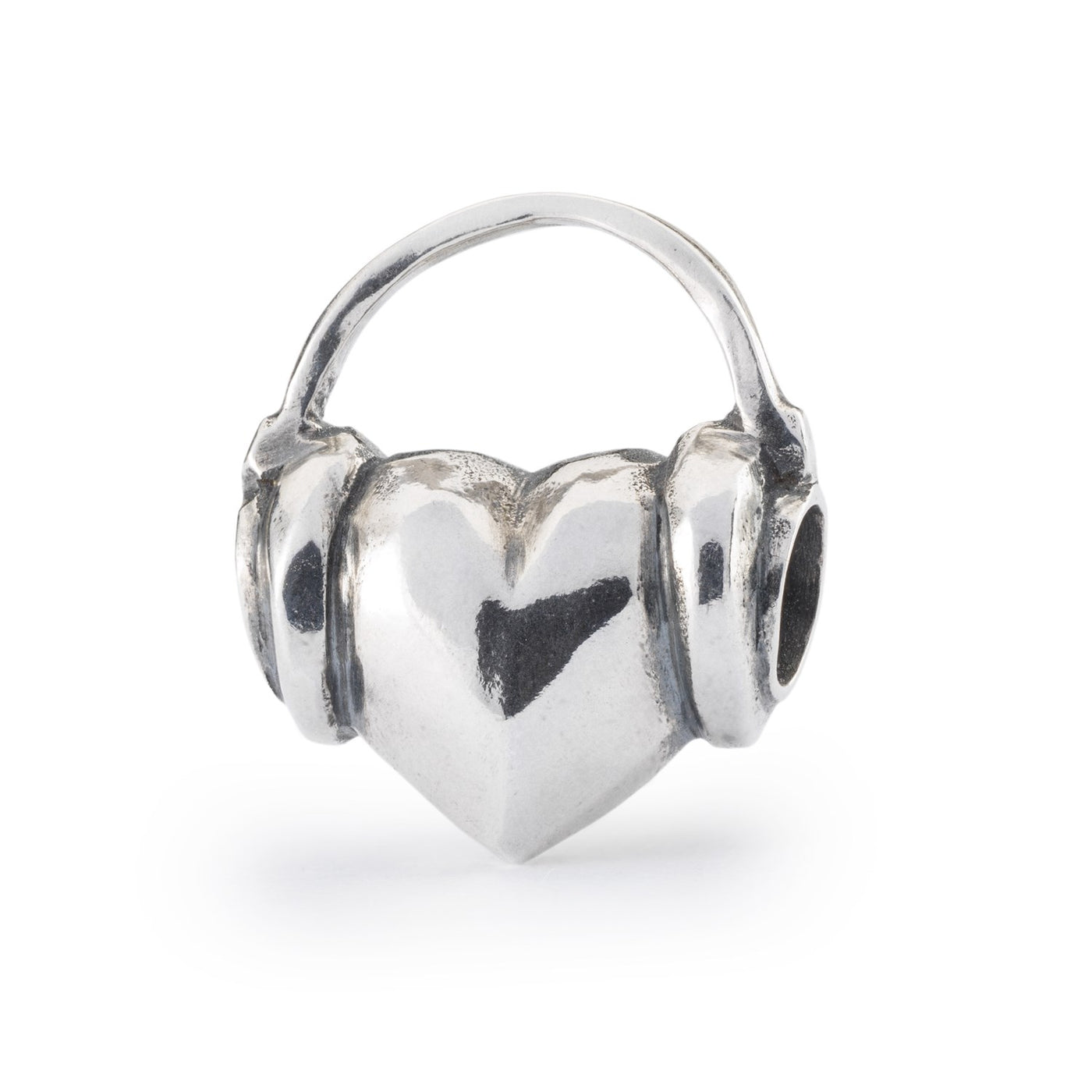 Vores Melodi er en kugle i sterlingsølv med et design af et hjerte med høretelefoner på.
