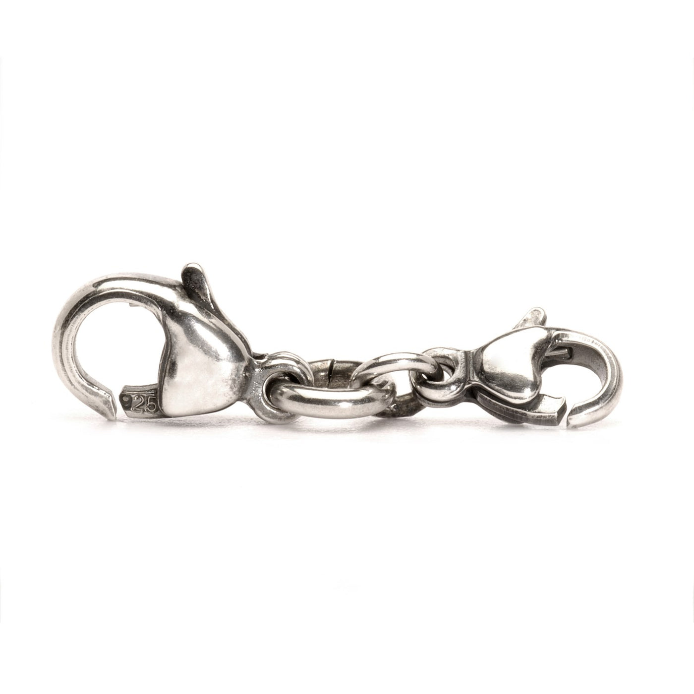 Sølv Dobbelt Karabin lås med et enkelt design, bruges til sikkert at fastgøre et armbånd eller en halskæde.